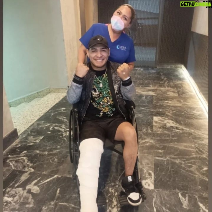 Emmanuel Roman Morales - 5.3K Likes - La operación fue todo un éxito gracias a dios🙏, gracias a mi Mamá por estar al pendiente y recordando viejos tiempos cuando tenía 10 años cuidando y haciéndome mis comidas preferidas, gracias a mi hermano @alan_balbuena_bjj por estar al pendiente de mi lesión, por qué eres un mejor amigo por qué eres un mejor amigo jajaja te quiero mucho mi chikitin 🙏 también le quiero dar las gracias a mi carnal @octagonjraaa gracias por llevarme y traerme a la casa, gracias por todo tu apoyo eres mi carnal en las buenas y en las malas gracias, también quiero darle las gracias a la enfermera que estuvo en todo momento cuidado me y super atenta tanto que me inyectó dos veces la mano 😅@aniraksantimoza gracias por todo 🙏
Gracias a todos ustedes por sus mensajes de apoyo 🙏 "vamos a construir un regreso inigualable"