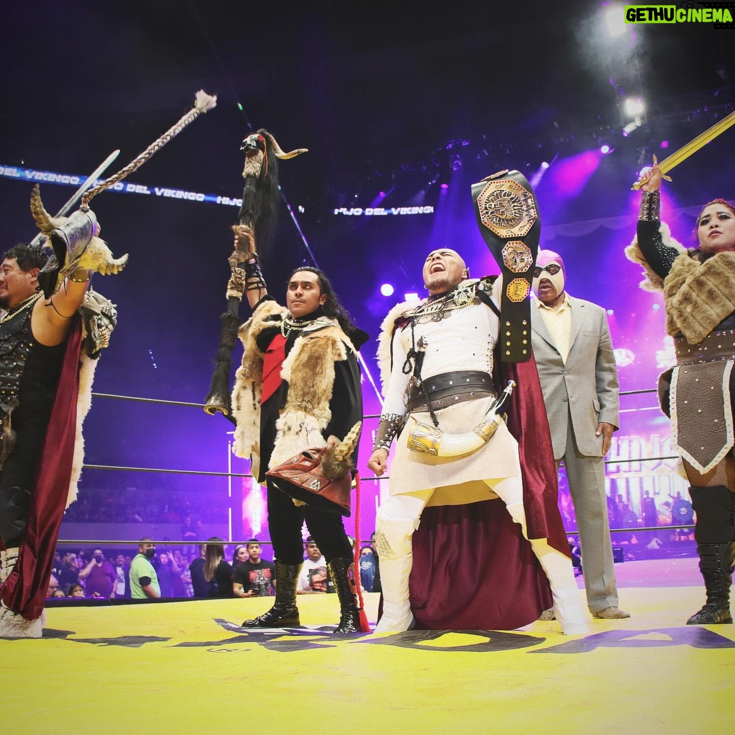 Emmanuel Roman Morales - 6.6K Likes - @hijodelvikingoaaaoficial, conquistaste los encordados, rompiste récords y fronteras. Te convertiste en el Megacampeón más joven en la historia de @luchalibreaaa y escribiste un legado ante rivales de época.
Esta lesión solo es un pequeño obstáculo en tu brillante carrera. Aquí estaremos muy atentos a tu regreso, para seguir siendo testigos de tus habilidades y entrega.
#FuerzaVikingo 👊