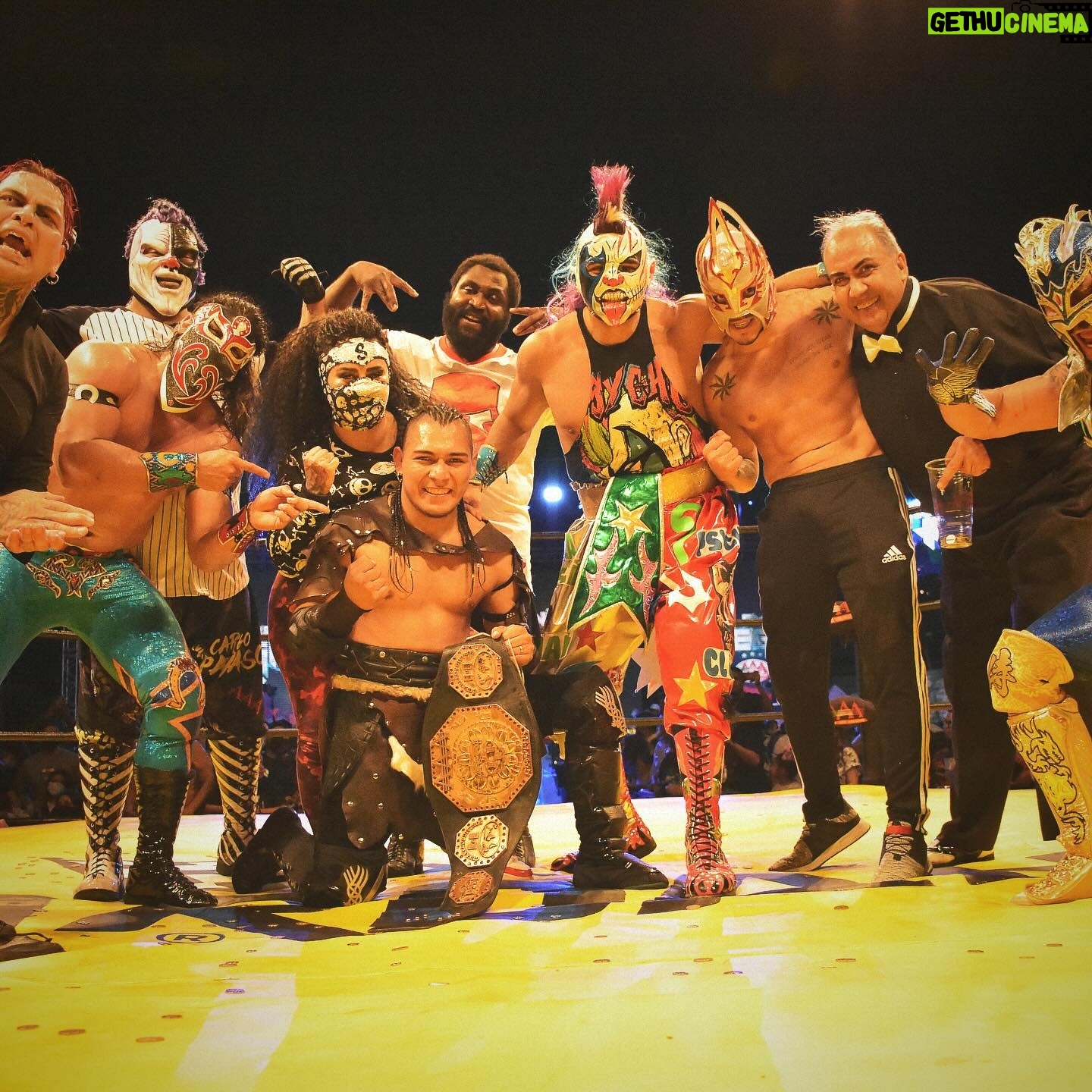 Emmanuel Roman Morales - 6.6K Likes - @hijodelvikingoaaaoficial, conquistaste los encordados, rompiste récords y fronteras. Te convertiste en el Megacampeón más joven en la historia de @luchalibreaaa y escribiste un legado ante rivales de época.
Esta lesión solo es un pequeño obstáculo en tu brillante carrera. Aquí estaremos muy atentos a tu regreso, para seguir siendo testigos de tus habilidades y entrega.
#FuerzaVikingo 👊