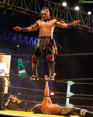 Emmanuel Roman Morales Instagram - El Hijo del Vikingo vs Kenny Omega para el Megacampeonato @luchalibreaaa 

TRIPLEMANIA XXXI - Tijuana
15 de Julio del 2023.
📸 Foto para @officialpwi

@hijodelvikingoaaaoficial 
@kennyomegamanx 
@torosdetijuana

#tijuana #tijuanamx #torosdetijuana #hijodelvikingo #kennyomega #luchalibreaaa #luchalibre #wrestling #prowrestling #wwe #aew #luchador #luchalibremexicana  #lucha #njpw #mexico  #smackdown #indywrestling #puroresu #wweraw #wwenxt #prowrestler #raw #luchadores #mexicanwrestling #luchalibreaaa #aewdynamite #mask #mascara #wrestlinglife  #wrestlemania