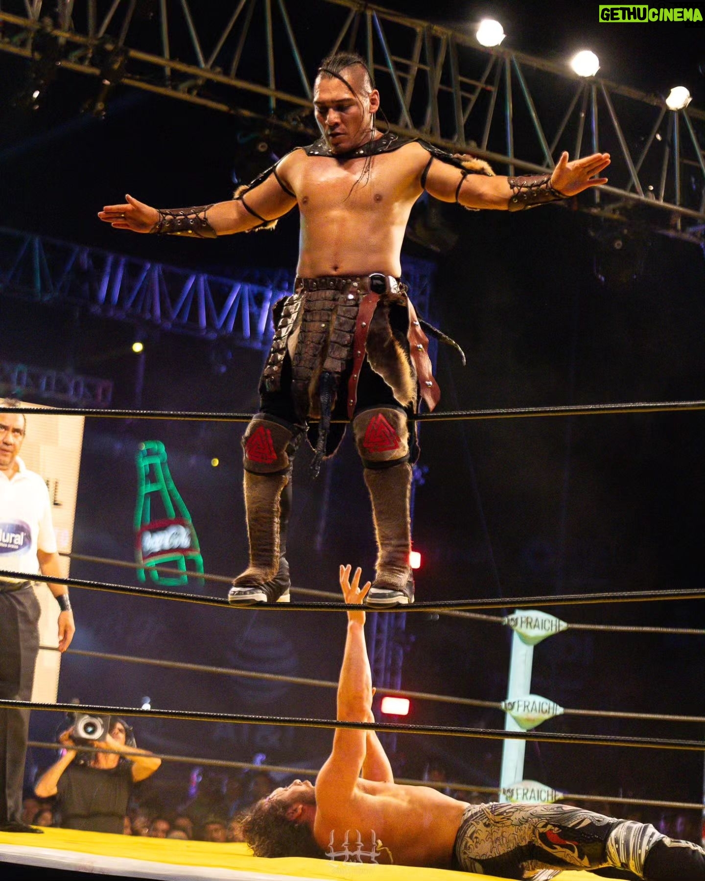 Emmanuel Roman Morales - 1.6K Likes - El Hijo del Vikingo vs Kenny Omega para el Megacampeonato @luchalibreaaa
TRIPLEMANIA XXXI - Tijuana
15 de Julio del 2023.
📸 Foto para @officialpwi
@hijodelvikingoaaaoficial
@kennyomegamanx
@torosdetijuana
#tijuana #tijuanamx #torosdetijuana #hijodelvikingo #kennyomega #luchalibreaaa #luchalibre #wrestling #prowrestling #wwe #aew #luchador #luchalibremexicana #lucha #njpw #mexico #smackdown #indywrestling #puroresu #wweraw #wwenxt #prowrestler #raw #luchadores #mexicanwrestling #luchalibreaaa #aewdynamite #mask #mascara #wrestlinglife #wrestlemania