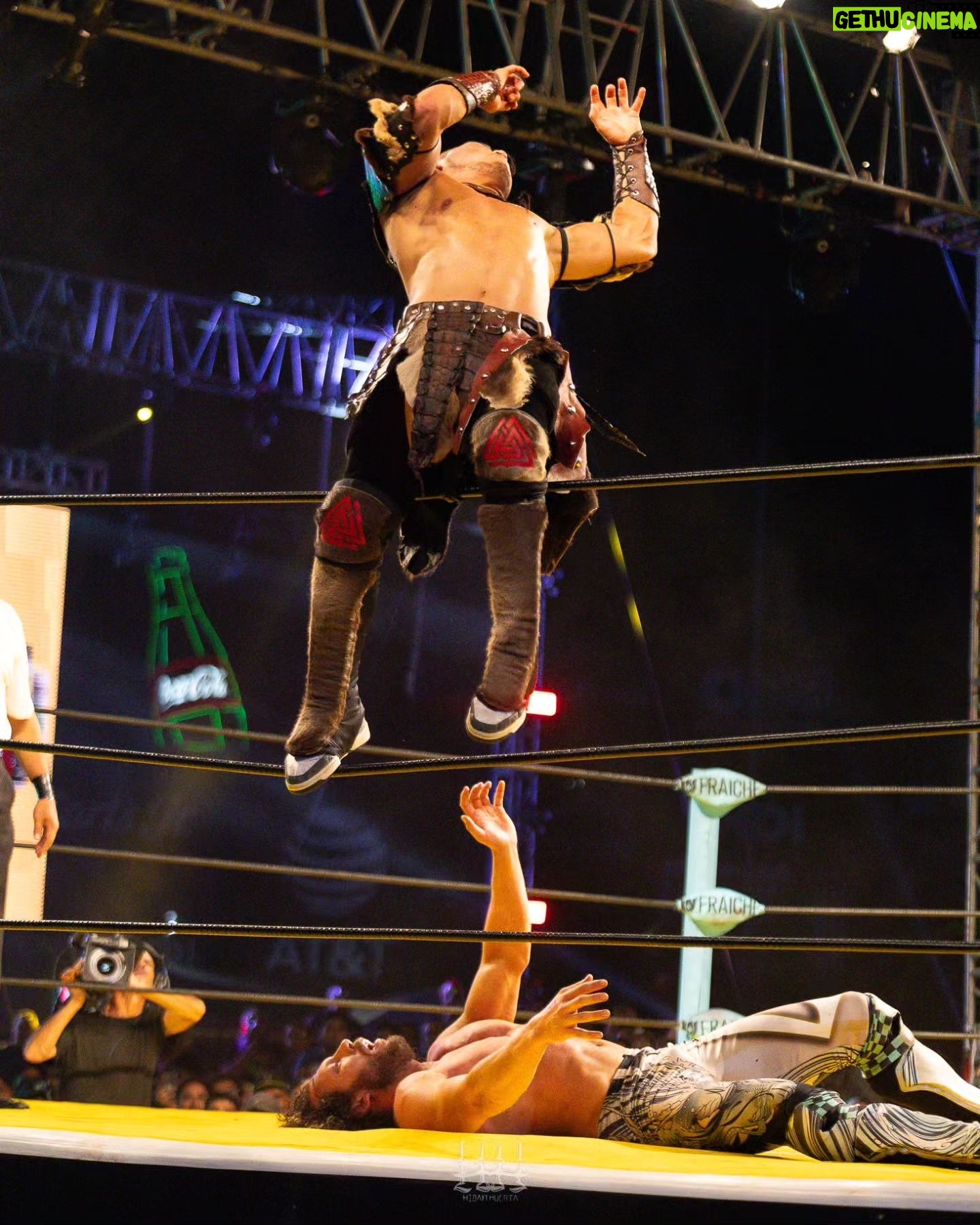 Emmanuel Roman Morales - 1.6K Likes - El Hijo del Vikingo vs Kenny Omega para el Megacampeonato @luchalibreaaa
TRIPLEMANIA XXXI - Tijuana
15 de Julio del 2023.
📸 Foto para @officialpwi
@hijodelvikingoaaaoficial
@kennyomegamanx
@torosdetijuana
#tijuana #tijuanamx #torosdetijuana #hijodelvikingo #kennyomega #luchalibreaaa #luchalibre #wrestling #prowrestling #wwe #aew #luchador #luchalibremexicana #lucha #njpw #mexico #smackdown #indywrestling #puroresu #wweraw #wwenxt #prowrestler #raw #luchadores #mexicanwrestling #luchalibreaaa #aewdynamite #mask #mascara #wrestlinglife #wrestlemania