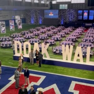 Emmitt Smith Instagram - On Friday, I had the honor of receiving the PwC Doak Walker Legends Award alongside Ollie Gordon, star running back of Oklahoma State. 
 
In remembrance of Doak Walker, Heisman Trophy winner and 3x All-American at SMU— to honor the nation’s most outstanding collegiate running back for accomplishments both on and off the field. 

Thank you to the @doakwalkeraward selection committee and @smudallas, it was an honor and privilege.  🙏🏿
