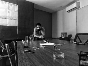 Emrah Kaman Instagram - Ekip arkadaşlarımla toplantı yapıyorum.