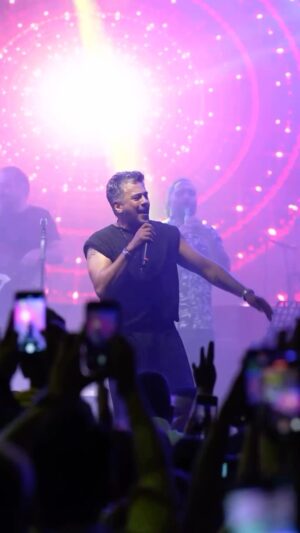 Emre Altuğ Instagram - 2023 sahnede böyle geçti🙏🧡on stage 2023 🙌
@akademi.organizasyon @hakanozgul_ @promomedya @ondersariahmet @1semiharslan
🎥: @gokselxcetinkaya