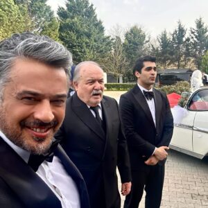 Emre Altuğ Instagram - 64. bölüm çekimlerinden🙏🧡 #yalıçapkını  @startv  @abdullahbulutmanagement @abdullahbulutt