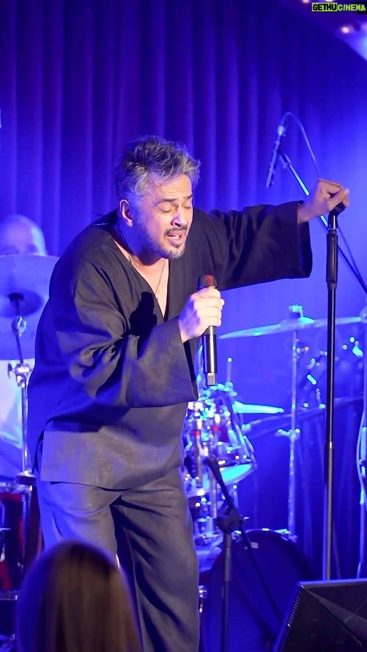 Emre Altuğ - 66.4K Likes - ‘NE ÂLÂ’ ilk defa göz göze…🙏🧡 #canlı #live #music #müzik #yeni #şarkı #newsong