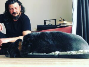Emre Basalak Instagram - 14 yıllık yol arkadaşım…
ŞİFO’m