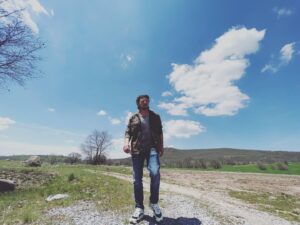 Emre Basalak Instagram - Yolda sıkılma…dur !