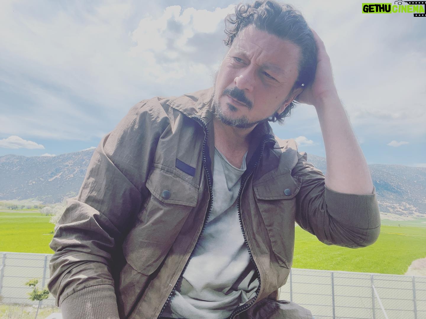 Emre Basalak - 3 Likes - Yolda sıkılma…dur !