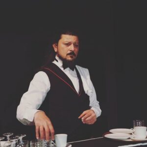 Emre Basalak Instagram - 🎭 19. Sezonum bu tiyatroda…birçoğunuzun yaşından fazla….
 5. Frank ‘ la selama çıkmak nasip oldu bu kez….
Çok özlediğim o anlara yeniden dönmek….
Bu kez sessizce…..
18 Aralık 2021 opera sahnesi
#prömiyer