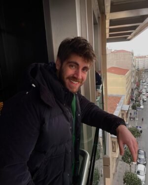 Emre Bey Instagram - Bölümü bekliyorum ama biraz üşüdüm 🥶 20.00 de @sonnefesimfox 🤟