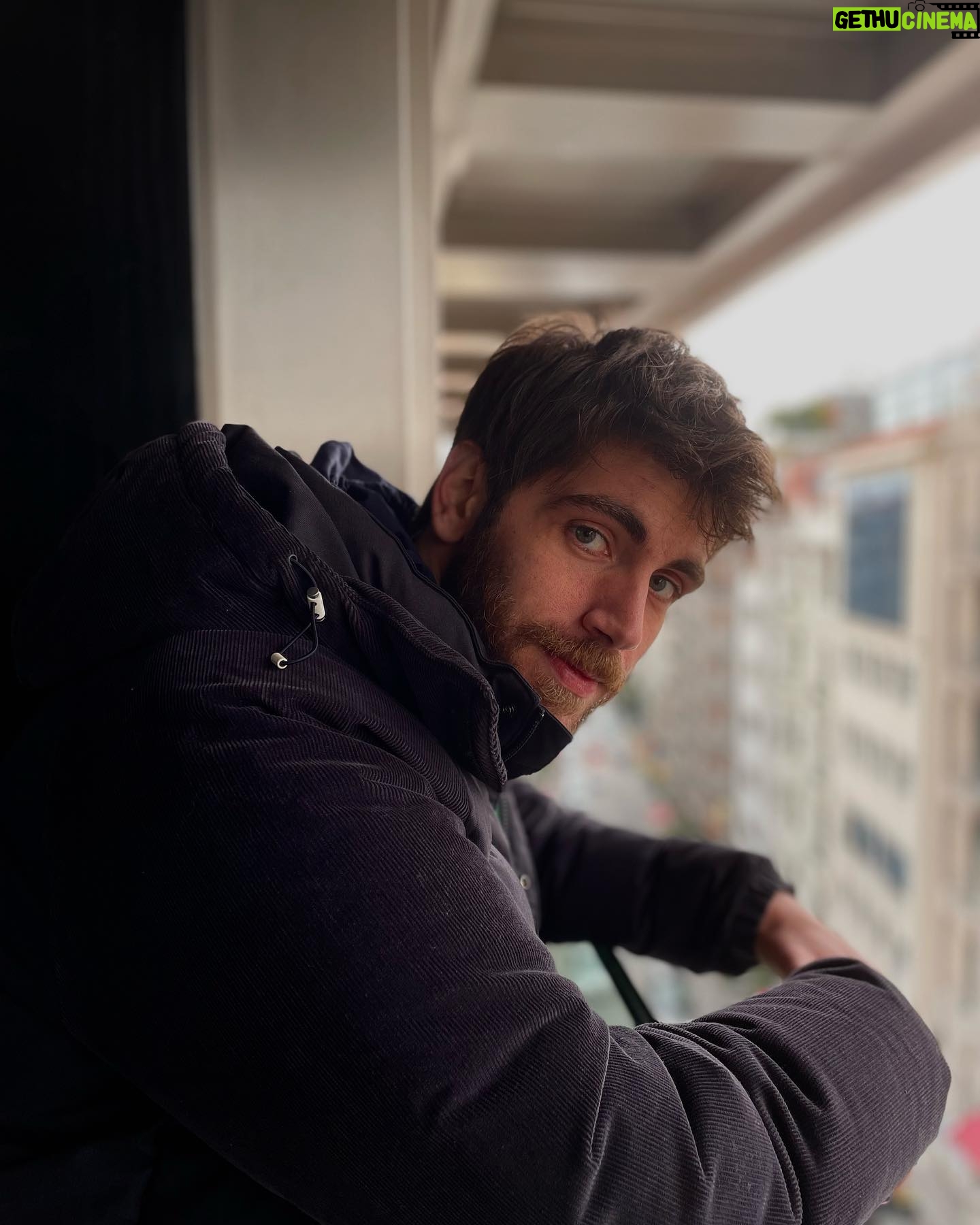 Emre Bey - 93.9K Likes - Bölümü bekliyorum ama biraz üşüdüm 🥶 20.00 de @sonnefesimfox 🤟