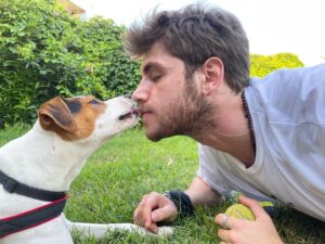 Emre Bey Instagram - Öpücüğü aldık topu verdik 🐶