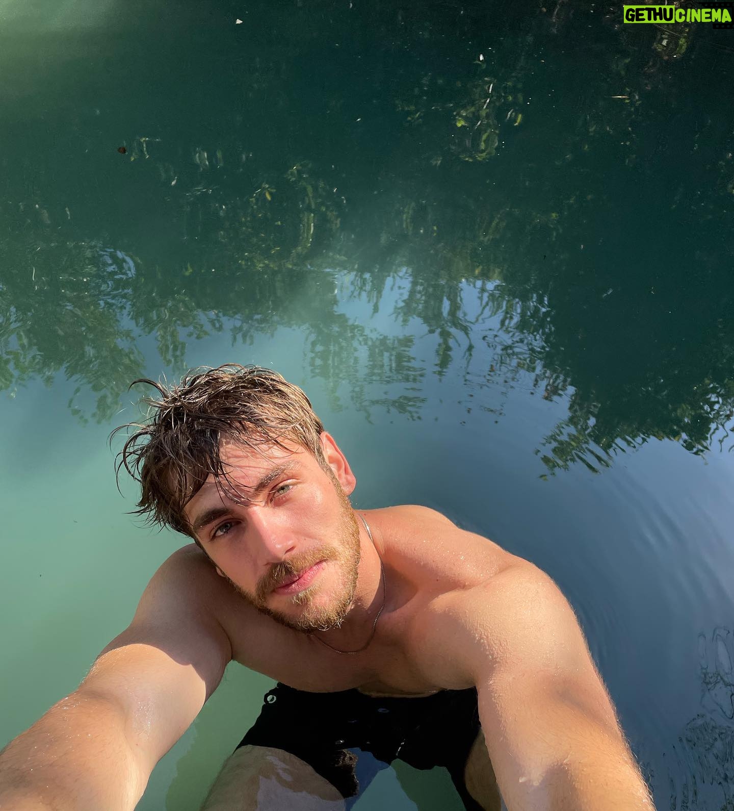 Emre Bey - 93.8K Likes - E yaz bitmemiş 🌞