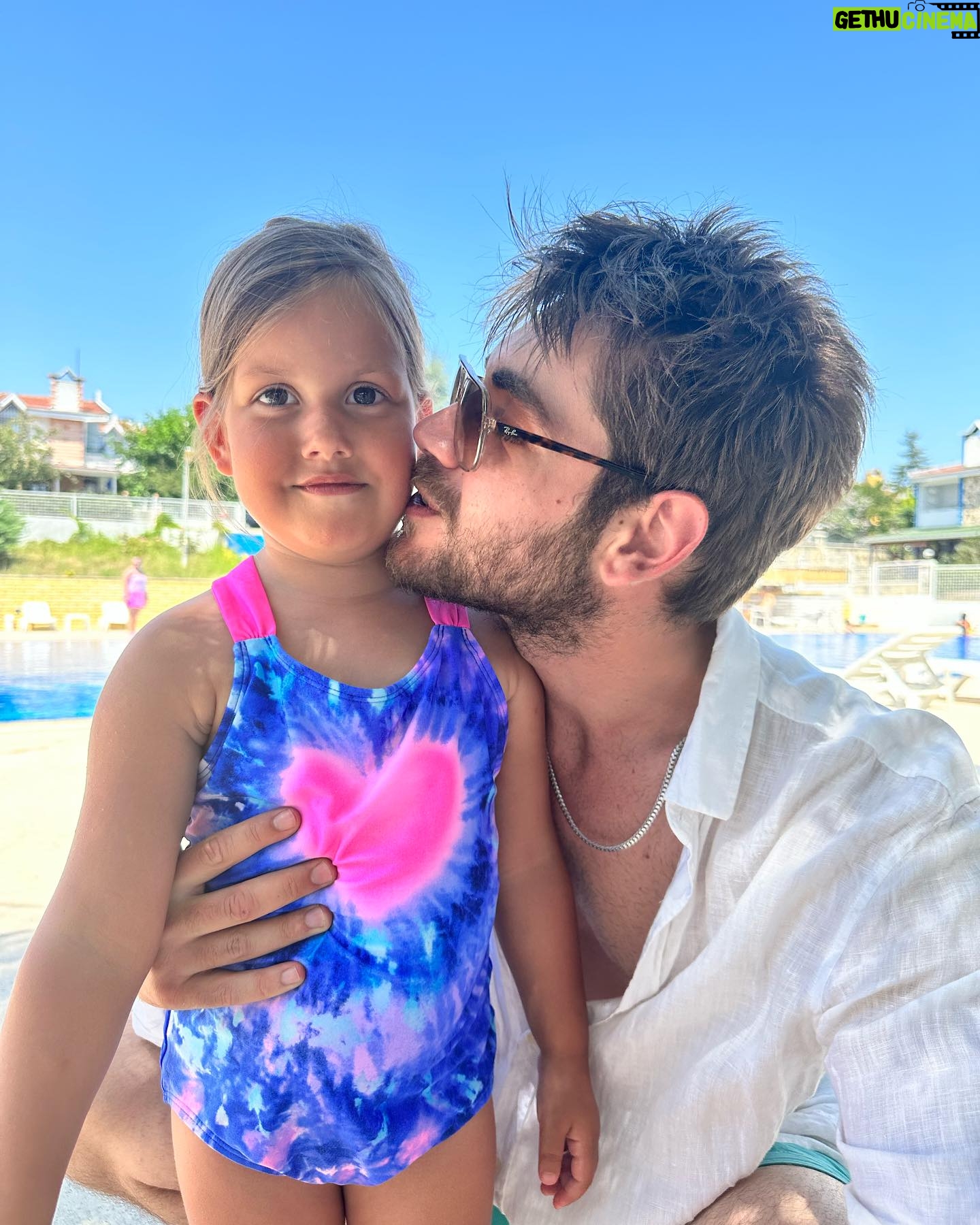 Emre Bey - 95.5K Likes - My girls 💛