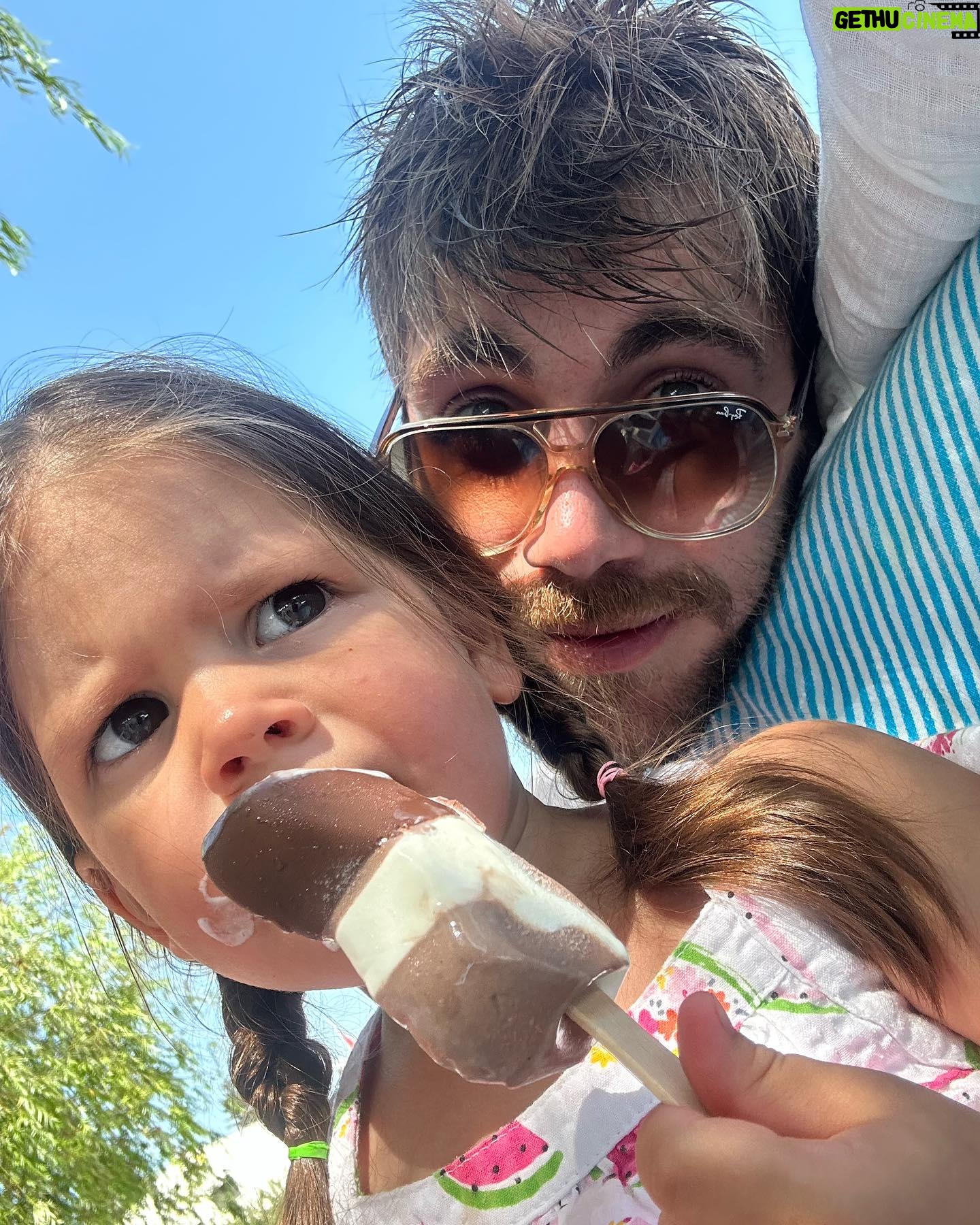 Emre Bey - 95.5K Likes - My girls 💛