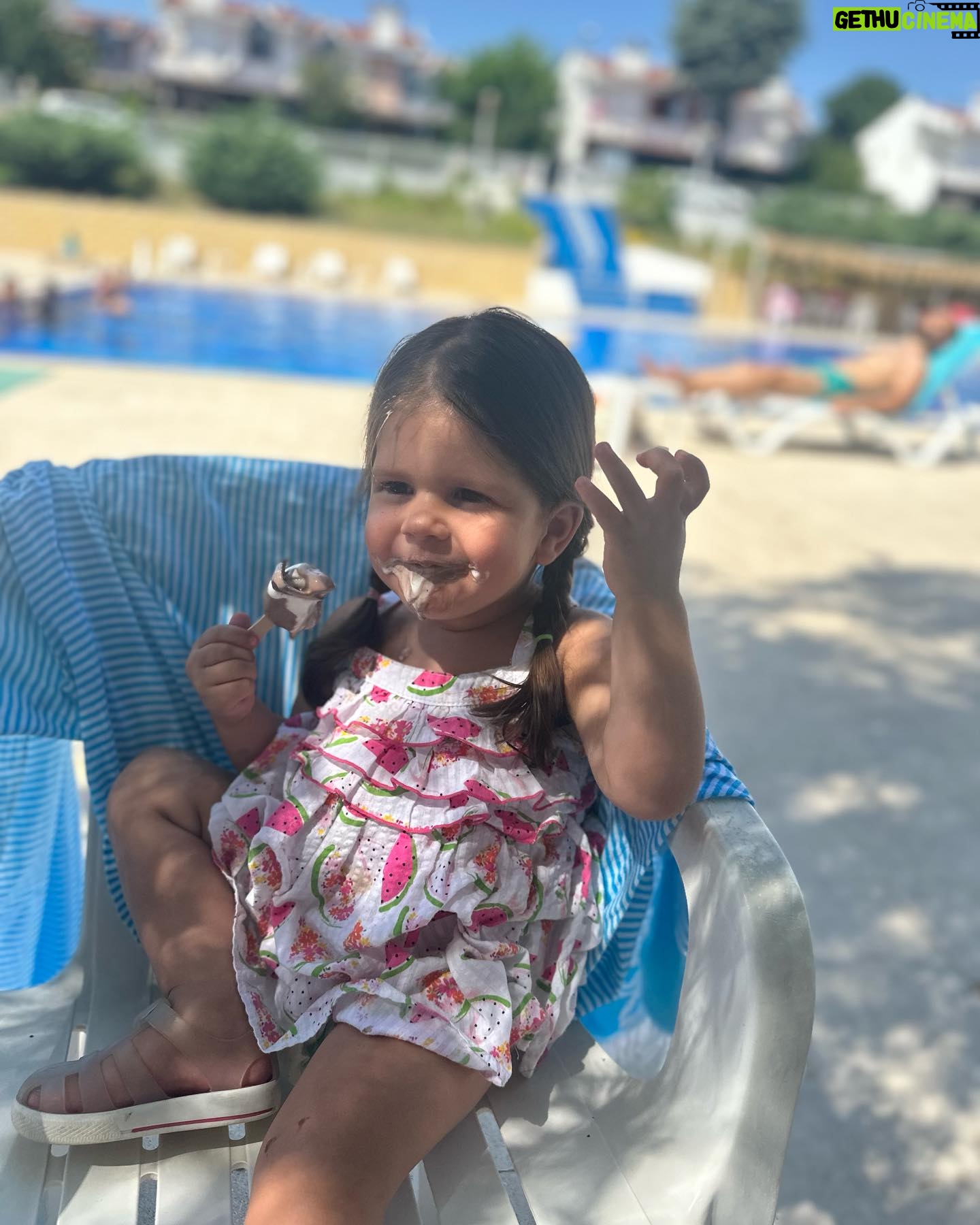 Emre Bey - 95.5K Likes - My girls 💛