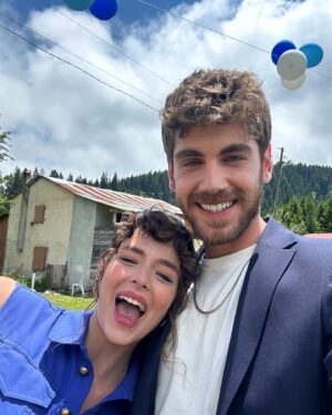 Emre Bey Instagram - Düğünlü bi bölümümüz var bekleriz 🎊🎊 #VermemSeniEllere
 @vermemsenidizi
