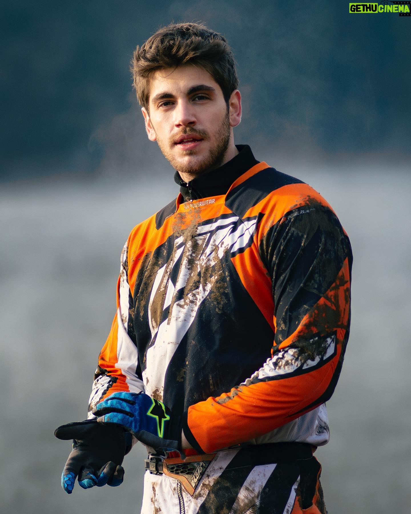 Emre Bey - 99.8K Likes - Bir zamanlar 🏍