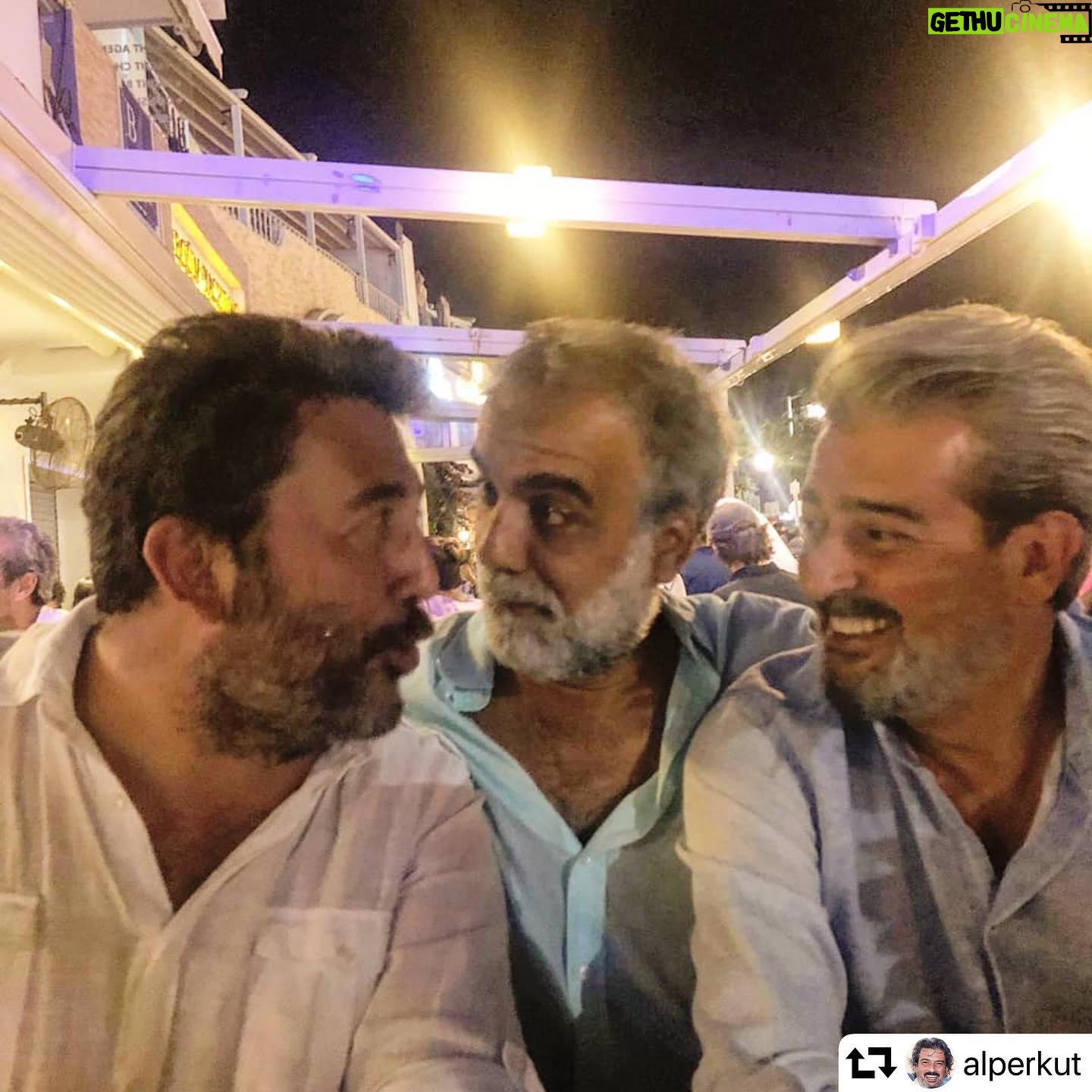 Emre Kınay - 5K Likes - #repost @alperkut
・・・
Muhabbetin kralı vardı dün gece...
@leventtulek
@emrekinay