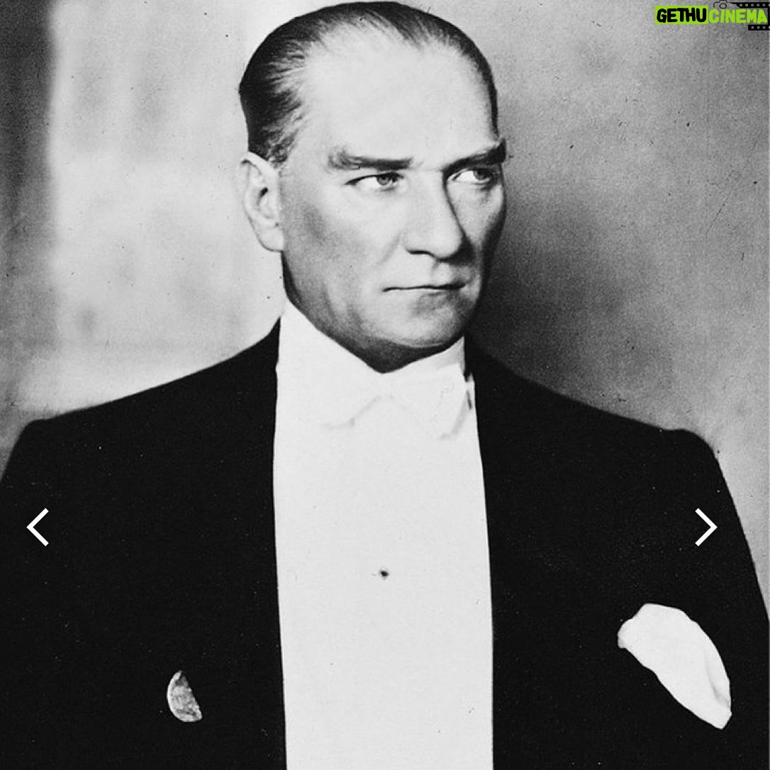 Emre Kınay - 7.7K Likes - Mustafa Kemal Atatürk Cagdaş Türkiye’nin ve
Türk milletinin önderi kurtarıcısı vizyon sahibi,tüm ulusun sahiplendiği tek önderidir...
Yediği kaba pisleyen, yalaka çapsızlar bunu ogrenemedi...
öğrenemeyecek...
Bizim ödediğimiz vergilerden maaşını alan soysuzlarin prim yapmak icin ettikleri kufurler bumerank gibi doner bir gun sizi vurur...Haddinizi bilin...Sabrimizi sınamayın...