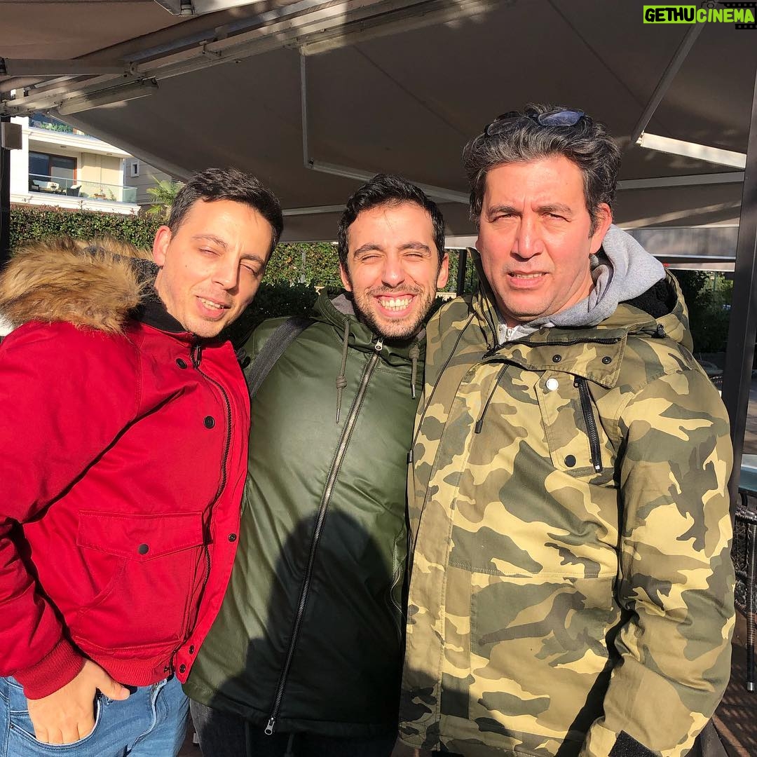 Emre Kınay - 3.4K Likes - Küçük bir hikaye😂😂😂 sırayla evrimleşen bir fotoğraf ceki(n)me mucadalesi😂😂😂😂