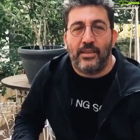 Emre Kınay - 4.5K Likes - Hasadindan sıkıma,dolumundan etiketine kadar zeytin emekcileri ile hep beraber,çok çalıştık.
Çok ozel ve içeriği cok zengin zeytinyağımızı,özellikle böyle bir dönemde,hepimizin sağlığı icin,
sofralarınıza taşımak istiyoruz.
Yakın zamanda dünyanın bir cok ülkesinde de satışa sunulacak ozel üretim Ekolive zeytinyağımız eminim bizim gibi sizin de vazgeçilmeziniz olacak.
Afiyet olsun😊 @ekoliveshop with @make_repost
・・・
Emre Kınay’ın özenle seçtiği zeytin ağaçlarından üretilen zeytinyağları, ekoliveshop’ta bu akşam 18:00 itibariyle satışa hazır!🍃
Erken hasat döneminin lezzetini sofralarınıza taşıyoruz.🌱
...
#ekoliveshop #zeytinyağı #oliveoil #erkenhasatzeytinyağı #emrekinay