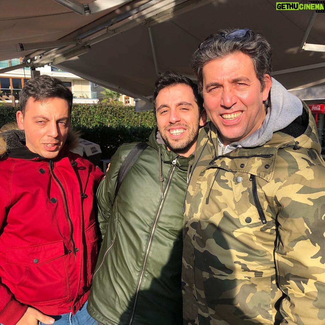 Emre Kınay - 3.4K Likes - Küçük bir hikaye😂😂😂 sırayla evrimleşen bir fotoğraf ceki(n)me mucadalesi😂😂😂😂