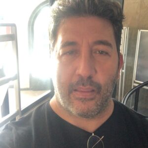 Emre Kınay Instagram - 16 Eylül 2021 saat 21.00 
Kucukciftlik bahce Tiytatrosu
17 Eylül itibari ile evimiz 
@duruatasehir @durutiyatro  dayiz…
@biletix
