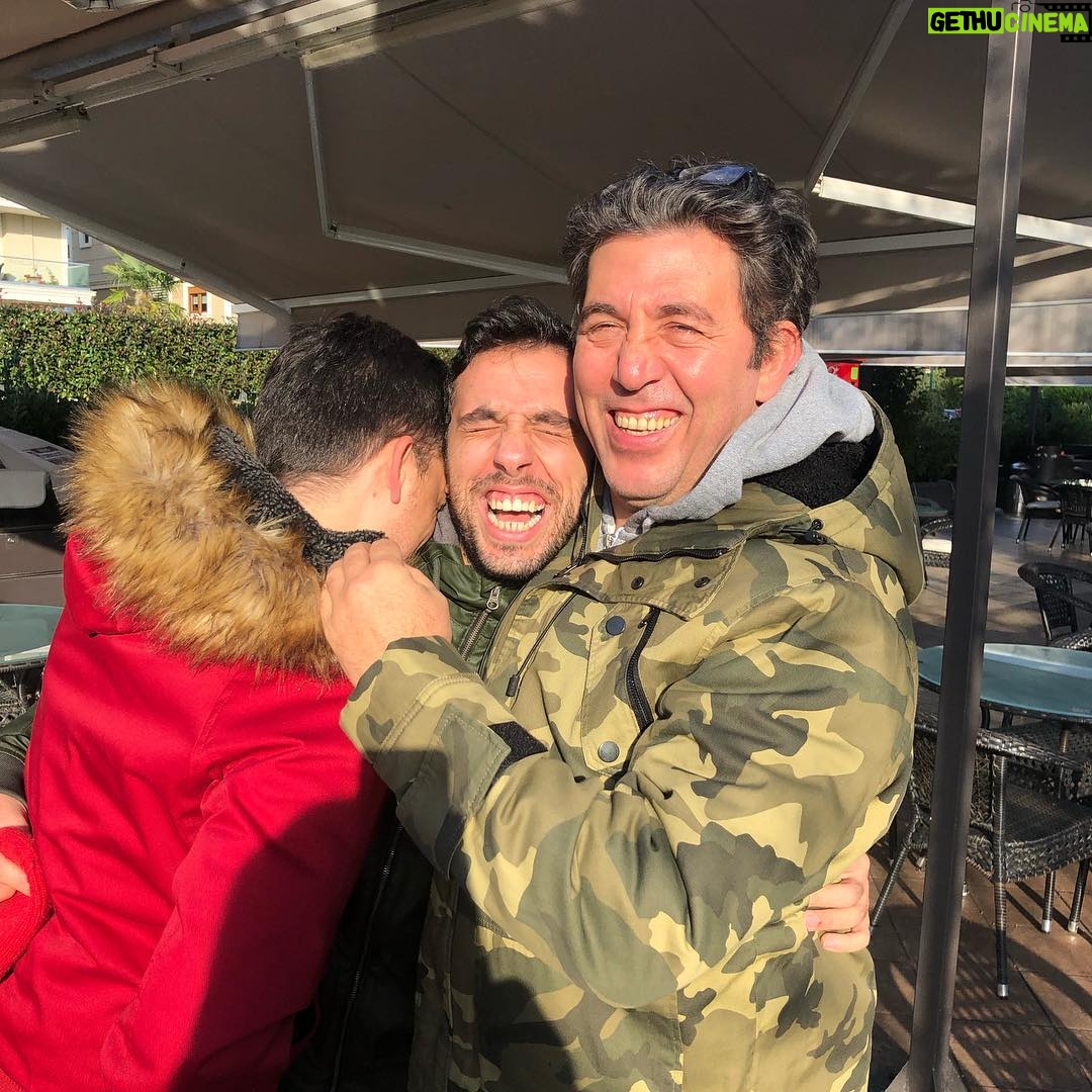 Emre Kınay - 3.4K Likes - Küçük bir hikaye😂😂😂 sırayla evrimleşen bir fotoğraf ceki(n)me mucadalesi😂😂😂😂