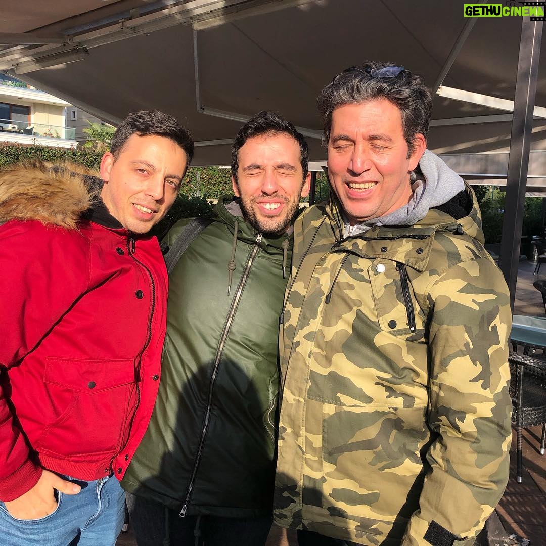 Emre Kınay - 3.4K Likes - Küçük bir hikaye😂😂😂 sırayla evrimleşen bir fotoğraf ceki(n)me mucadalesi😂😂😂😂