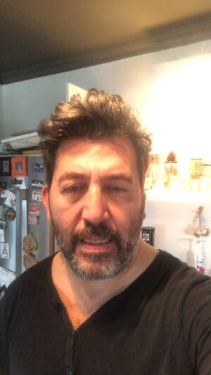 Emre Kınay Instagram - 12 yıldır bir “baba” olarak mutfaktayım….artık biraz yemek ve diyetlerden konusmak gerek😊