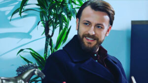 Emre Tetikel Instagram - Teoman.. 🙏🏻 Güzel insanlarla dolu, başarılı bir iş... Adını Sen Koy, Hafta içi her gün 17:15 Star Tv’ de.. @nyilmaz7 @yfulya @carlitoforrest @turhancaglayan @aliyagciii @handecomertler @gunce.mutlu @halitermanersoy @canersolmaaz @oznurkulapage @oznurkulaofficial @erdallsari @hizirhamza @startv @adinisenkoystartv @karamelyapim  @ebrukucukakar @ebrukucukakarmenajerlik #adınısenkoy #adınısenkoystartv #karamelyapım #startv #türkdizileri #tv #yenibölüm #aşk #oyuncu #teoman #kerem #sabah #canan #koray #dizitime #türkdizi #dizi #diziler #dizireplikleri #sinema #dizikeyfi #filmkeyfi #dizitime #filmkeyfisi #emretetikel #adınısenkoyailesi #adinisenkoy