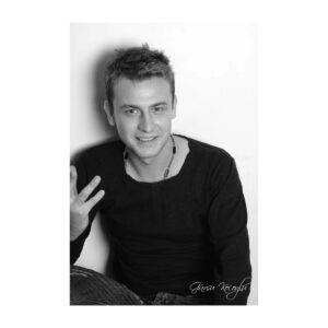 Emre Tetikel Instagram - 23 sanırım 🙃 #20liyaşlarchallenge 📸 @gursu_kocoglu #20yearschallenge 

#art #artist #artwork #arte #artoftheday #artistic #artsy #arts