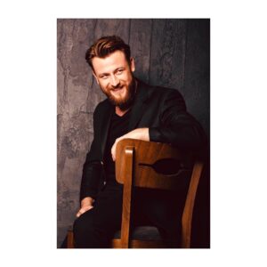 Emre Tetikel Instagram - 🎬 🎗by @erenyigit #photographer 

 #instadaily #life #arte #portrait #draw #manager #photographer #fanart #instaart #artoftheday #photoshoot