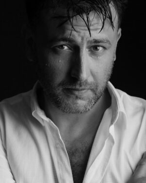 Emre Tetikel Instagram - ✨🎭 📸 #picoftheday #photoshoot #photographer by @photography.arzucam #art #artist #artwork #art #artoftheday #artofvisuals #artistsoninstagram #arts