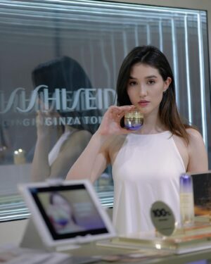 En Mei Instagram - Can’t wait to try @shiseido 全新升級的 #拉提神霜 。Vital Perfection系列我最愛😍 我的空瓶數不完 🙈

—

#shiseidoskincare #資生堂激抗痕#10倍緊緻拉提力 @shiseido