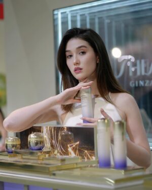 En Mei Instagram - Can’t wait to try @shiseido 全新升級的 #拉提神霜 。Vital Perfection系列我最愛😍 我的空瓶數不完 🙈

—

#shiseidoskincare #資生堂激抗痕#10倍緊緻拉提力 @shiseido