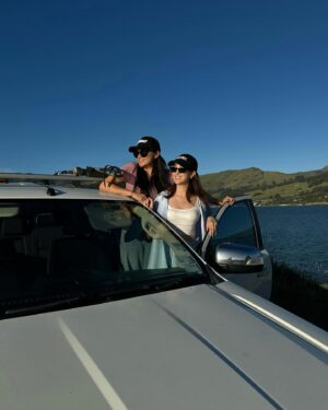 En Mei Instagram - Happy New Year from the stunning country of New Zealand! (It's pretty cool being ahead of everyone in Asia, North America, and even Australia! 🤪)

Akaroa is an absolute gem, so I highly recommend making a day trip from Christchurch. It's just a quick 1 hour and 20-minute drive. Trust me, the pictures and videos I captured are completely unfiltered but views in real life will leave you in awe. 😍 Oh, and by the way, the fish and chips here are way better than in the UK! 🐟🍟

—

Cap: @chronicxantidote 
Shirt and Shorts: @thesrt_studio 
Kicks: @nike #m2ktekno