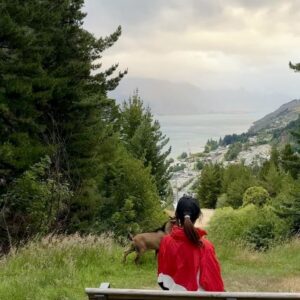 En Mei Instagram - Road-trip to #Queenstown! 🚗 #Christchurch to Queenstown is a 6.5-hour drive. We set out early at 7 am, making stops at #FairliePie, #LakeTekapo, #LakePukaki, a salmon farm, and picking the most delicious cherries along the way. The scenery is absolutely gorgeous. I think the lakes might be bluer than the lakes in Canada! (Next time, we plan to break up the trip and stay around Lake Tekapo or Pukaki for a day or two to soak everything in before driving to Queenstown)

We spent three nights in Queenstown and it was splendid 😍 I tried the famous #Fergburger, but it was a bit disappointing. It came a little cold despite waiting in line for it. On a positive note, #JervoisSteakhouse was delicious! Definitely going back. The #skylineluge is a must-do for first-timers! You get a stunning panoramic view of the city. The park is also very nice. Try the speedboat if you haven’t 🤣 it’s very thrilling! There are still heaps of stuff that we could have done but didn’t have time for.  Can’t wait for the next time I’m in the great New Zealand 🇳🇿