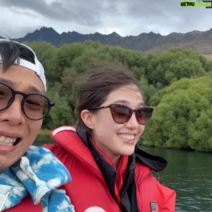 En Mei - 326 Likes - Road-trip to #Queenstown! 🚗 #Christchurch to Queenstown is a 6.5-hour drive. We set out early at 7 am, making stops at #FairliePie, #LakeTekapo, #LakePukaki, a salmon farm, and picking the most delicious cherries along the way. The scenery is absolutely gorgeous. I think the lakes might be bluer than the lakes in Canada! (Next time, we plan to break up the trip and stay around Lake Tekapo or Pukaki for a day or two to soak everything in before driving to Queenstown)
We spent three nights in Queenstown and it was splendid 😍 I tried the famous #Fergburger, but it was a bit disappointing. It came a little cold despite waiting in line for it. On a positive note, #JervoisSteakhouse was delicious! Definitely going back. The #skylineluge is a must-do for first-timers! You get a stunning panoramic view of the city. The park is also very nice. Try the speedboat if you haven’t 🤣 it’s very thrilling! There are still heaps of stuff that we could have done but didn’t have time for. Can’t wait for the next time I’m in the great New Zealand 🇳🇿