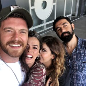 Engin Öztürk Instagram - Bi sarilalim mi? @ozpirincci @sebnembozoklu @meliksahtas  ve varmis gibi @borankuzum @berrocks @humeyra19 @mericaral @canerozyurtlu @muge_ozen
