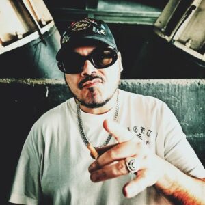 Ensi Instagram - oh sbagliala una strofa

Mi trovi nel nuovo disco di @louisdee PALIFORNIA nella traccia “La La” prodotta da @bigjojo fuori oggi per @juicymusicfactory 🩸Settimana scorsa BRAVA GENTE “Rosso Fuoco” con @neroneofficial prod. @realverano 🔥 e altre sedici barre di fuoco nel disco di @jack_the_smoker_ Sedicinoni, interamente prodotto da @bigjojo 💪🏼

We run this shit