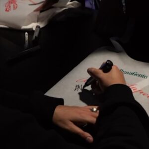 Ensi Instagram - MILANO È STATO MEMORABILE! Grazie a tutti gli ospiti e a voi sotto al palco per averci dimostrato così tanto attaccamento alla maglia, sentire tutto questo amore da parte vostra e da tutti gli amici presenti è un riconoscimento enorme che ci riempie di orgoglio.

Ora… Sia Milano che Torino l’hanno sentita e cantata in anteprima, ma… 

“SUCCEDE”, il nuovo singolo di Brava Gente, fuori DOMANI A 00:00

quindi nelle prossime date non avete scuse, fateci sentire che SUCCEDE!

Ci vediamo sabato 25 novembre al Rivolta - Marghera (VE)