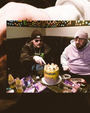 Ensi Instagram - Ho gli occhi Rosso Fuoco e le 4:20 fisse sull’orologio. Brava Gente is Back 🔥