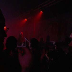 Ensi Instagram - BRAVA GENTE con gli occhi rossi e il cuore pieno ringrazia i tantissimi presenti al @leoncavallospa di Milano che al 4:20 party ci hanno riempito d’amore in un atmosfera davvero unica. Grazie a tutti i nostri ospiti, è stata una serata speciale.

Chi c’era sa che abbiamo spoilerato… 
Fatevi trovare pronti!

📸 @nose_barchi 
🎥 @sbroccovdo