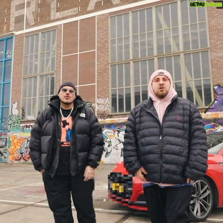 Ensi - 3 Likes - ROSSO FUOCO il video ufficiale fuori ora su YouTube 🔥🍁💨 Ho le 4:20 fisse sull’orologio e mezza siga tanto siamo io e te! Big UP @realverano per la prod. 🔊
Le vibes sono quelle giuste. Ci vediamo domani al @leoncavallospa di Milano per celebrare 🖤
🎥 @sbroccovdo
📸 @nose_barchi