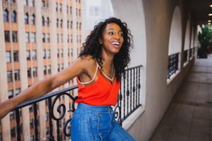 Enuka Okuma Instagram - LA, you have my heart. 🏙️

This city gets a bad rap, but I love it because it is BURSTING with creativity and art - on the walls, on the streets, in the faces that you meet….. ✨