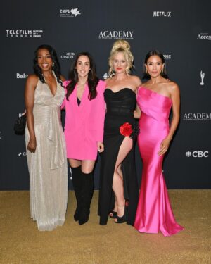 Enuka Okuma Instagram - Swipe right, 4 times, to see how one woman, the unfocused outlier, looks everywhere, EXCEPT WHERE SHE SHOULD BE LOOKING. 🫣
.
.
.
.
#canadianscreenawards